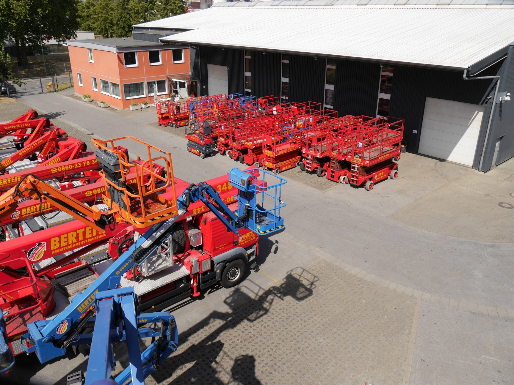 Berteit Mietservice GmbH Standortbild mit Maschinenpark